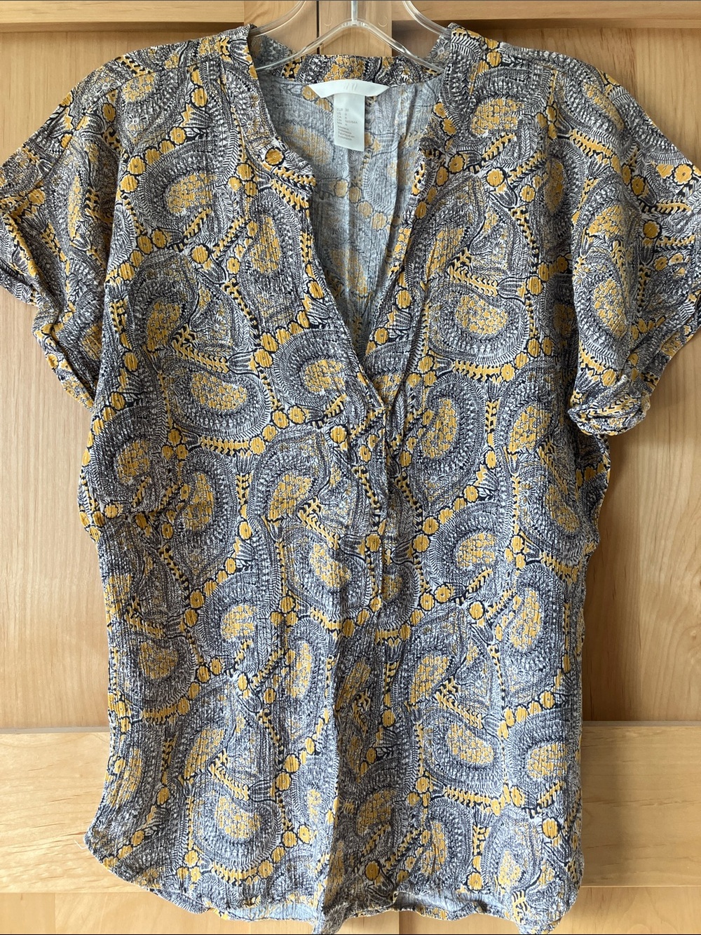 H&M Yellow & Gray Paisley Short Sleeve V-Neck Blouse